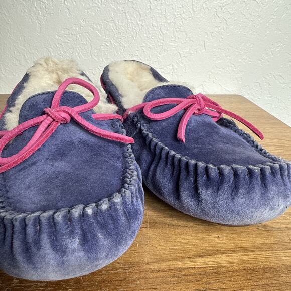 Ugg Dakota Slippers Size 5 Womens Blue Suede Pink Laces Wool Lining Rubber Soles - Picture 3 of 13